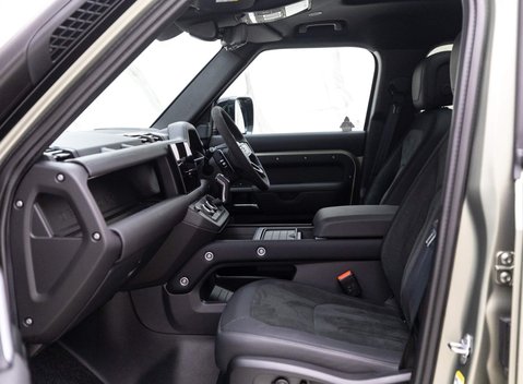 Land Rover Defender V8 11