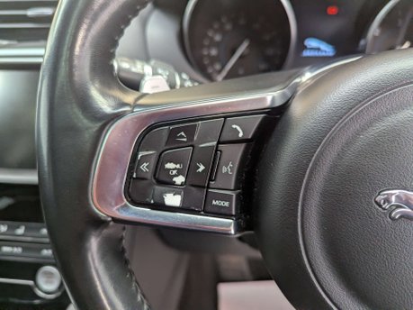 Jaguar F-Pace 2.0 F-PACE R-Sport AWD D Auto 4WD 5dr 60