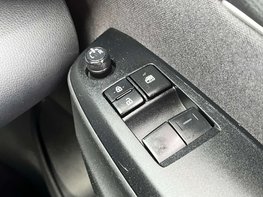 Toyota Yaris 1.5 Yaris Icon HEV CVT 5dr 57