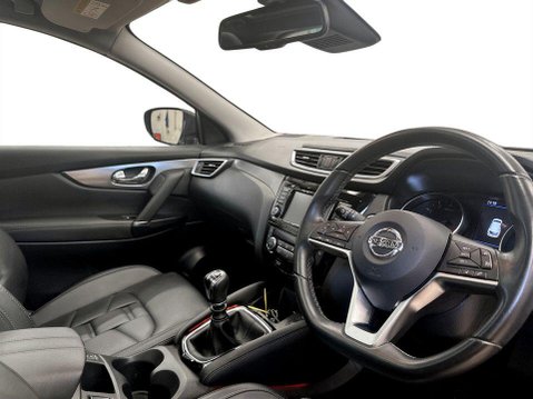 Nissan Qashqai 1.3 DIG-T N-Motion SUV 5dr Petrol Manual Euro 6 (s/s) (140 ps) 12