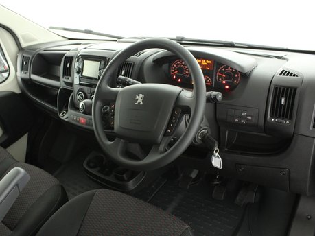 Peugeot Boxer 2.2 BlueHDi L3H2 Professional Premium+ 140ps 6
