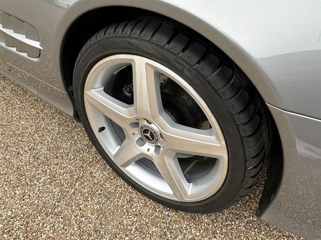 Mercedes-Benz SL Series SL350 27