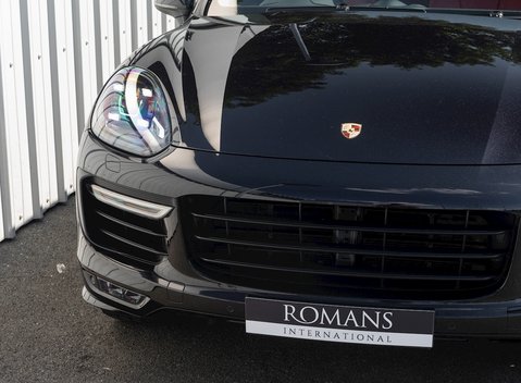 Porsche Cayenne Turbo 24