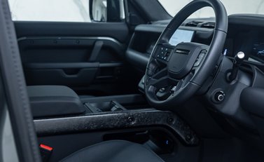 Land Rover Defender OCTA EDITION ONE 11