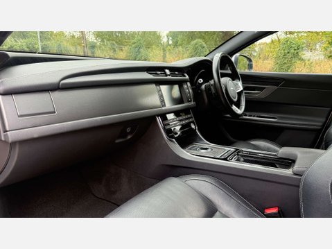 Jaguar XF 3.0 XF V6 S D Auto 4dr 9