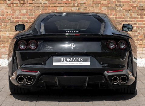 Ferrari 812 Superfast 5