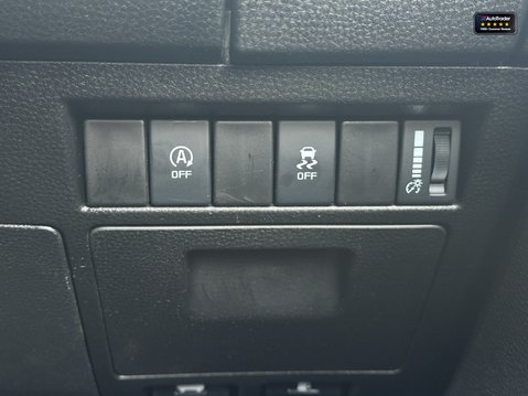 Isuzu D-Max V-Cross | AUTO | 1.9LT | AC | Sensors | Camera | Tow Bar| 29