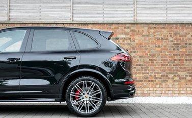 Porsche Cayenne Turbo 22