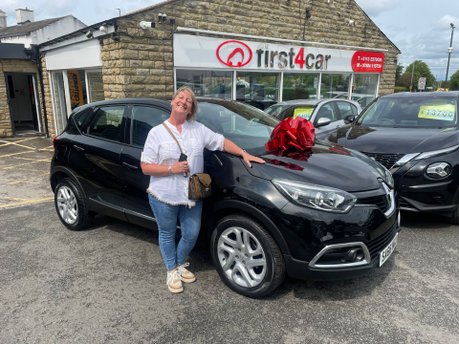 Claire from Shipley collecting her new Renault Captur.