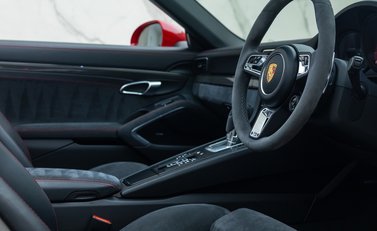 Porsche 911 Carrera GTS CABRIOLET (991.2) 16
