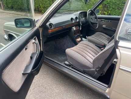 Mercedes-Benz W123 280CE 16