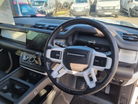 Land Rover Defender X-DYNAMIC HSE MHEV 9