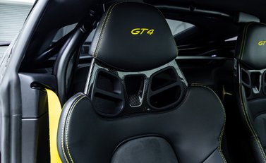 Porsche Cayman GT4 (718) 12