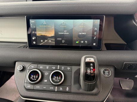 Land Rover Defender 3.0 D250 MHEV X-Dynamic SE SUV 3dr Diesel Auto 4WD Euro 6 (s/s) (250 ps) 33