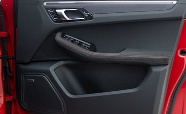 Porsche Macan GTS 21