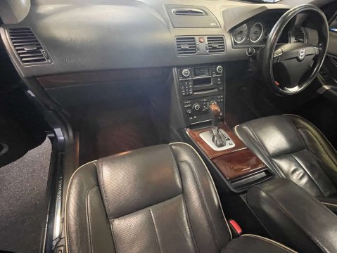 Volvo XC90 2.4 XC90 Executive D5 AWD Auto 4WD 5dr 43