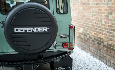 Land Rover Defender 110 Heritage Station Wagon 21