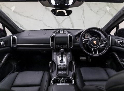 Porsche Cayenne Turbo S 17