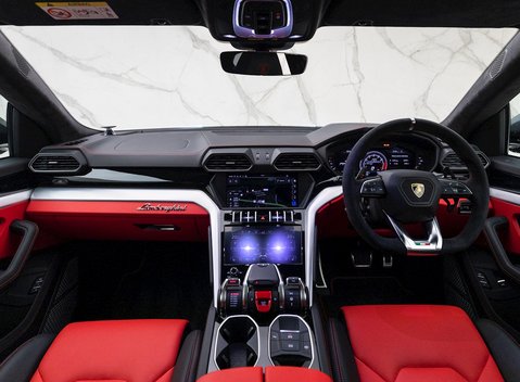 Lamborghini Urus 16