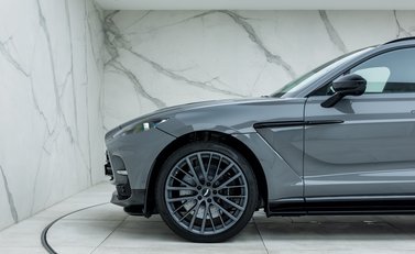 Aston Martin DBX 707 37