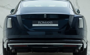 Rolls-Royce Spectre 8