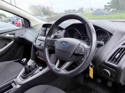 Ford Focus 1.0 ZETEC 9