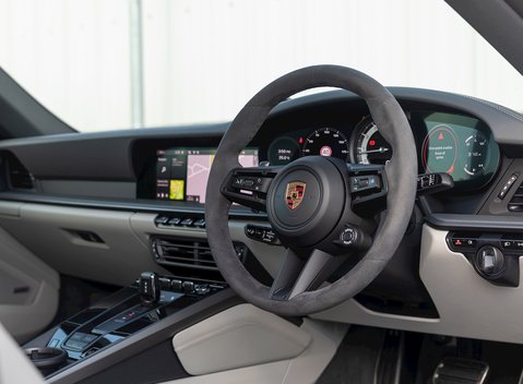 Porsche 911 (992) Carrera 4S 11