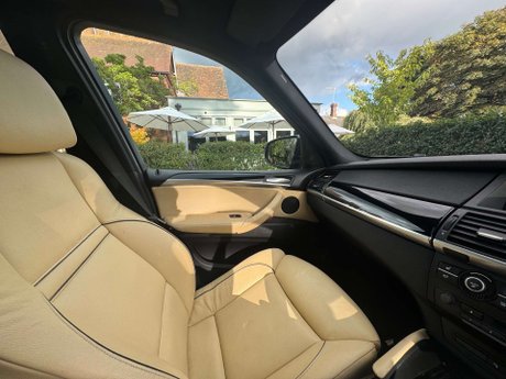 BMW X5 M 4.4i V8 Steptronic xDrive Euro 5 5dr 24