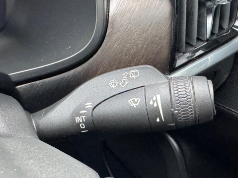 Volvo V90 2.0 D4 Auto AWD Euro 6 (s/s) 5dr 35