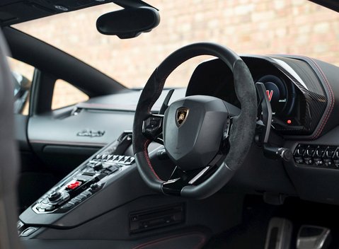 Lamborghini Aventador S LP740-4 13