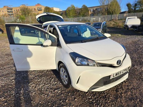 Toyota Yaris 1.33 Dual VVT-i Design Hatchback 5dr Petrol Multidrive S Euro 6 (99 ps) 5