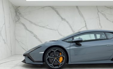 Lamborghini Huracan LP640-2 Tecnica 29
