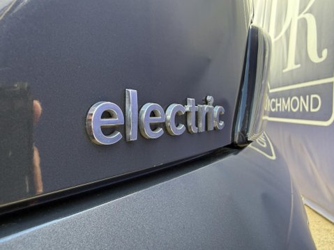Hyundai KONA 39kWh Premium SUV 5dr Electric Auto (10.5kW Charger) (136 ps) 9
