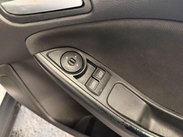Ford Focus 1.0T EcoBoost Zetec Navigator Euro 5 (s/s) 5dr 20