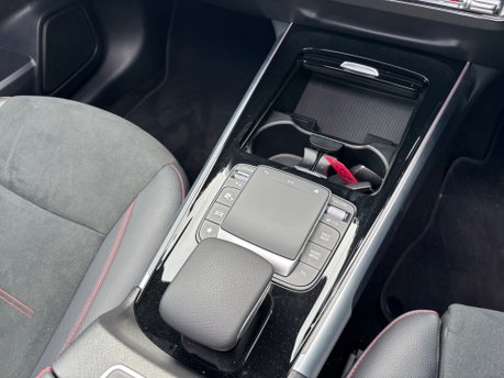 Mercedes-Benz GLB GLB 220 D 4MATIC AMG LINE PREMIUM PLUS 26