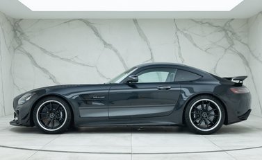 Mercedes-Benz AMG GT R PRO 2