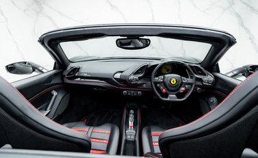 Ferrari 488 SPIDER 21