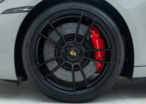 Porsche 911 Targa 4 GTS (992)