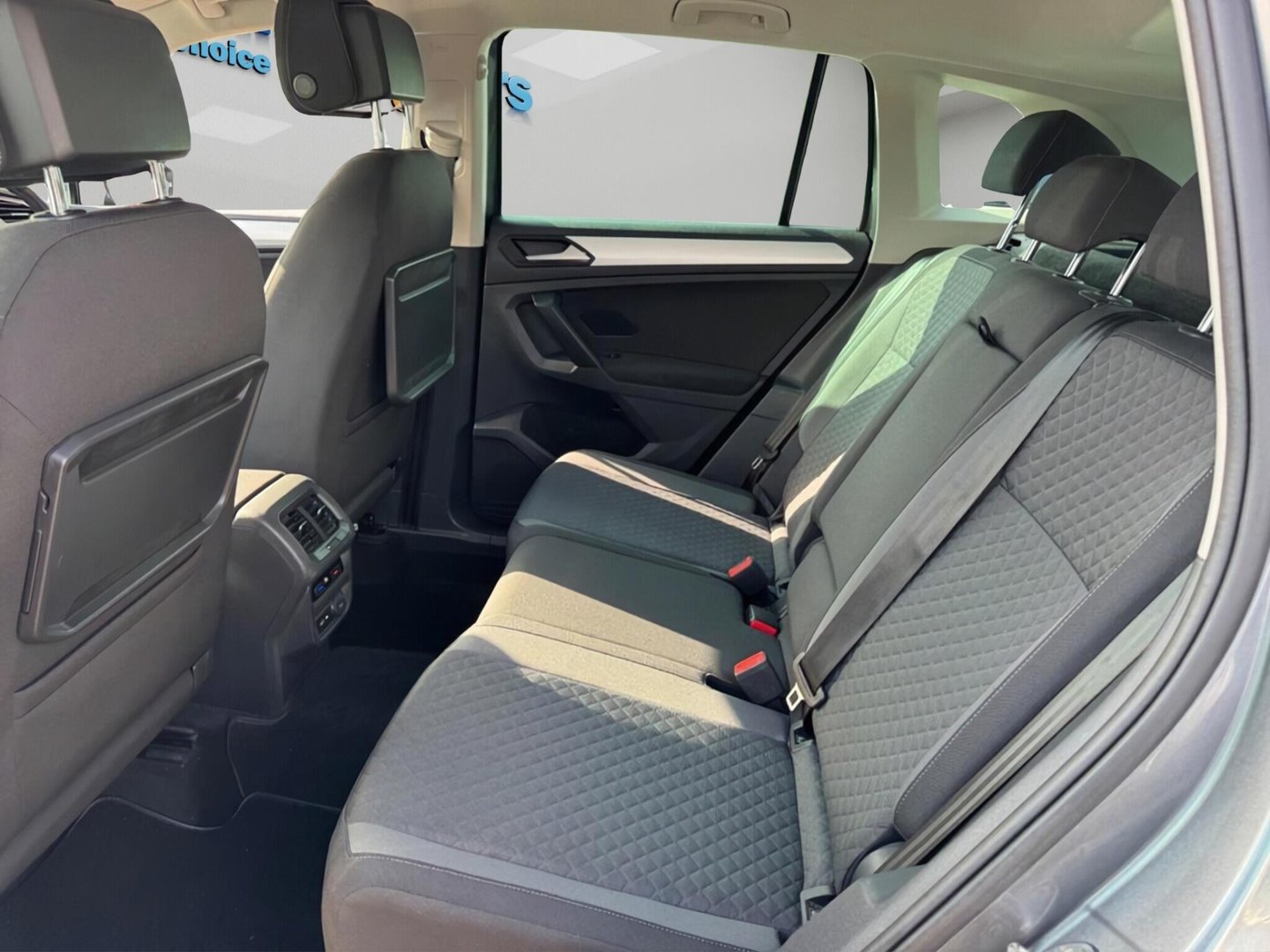 2018 Volkswagen Tiguan — image 31
