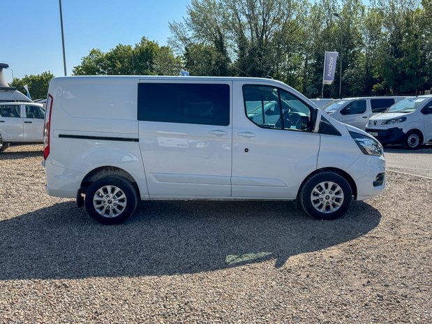 Ford Transit Custom Crew Cab AUTO SWB L1H1 Limited 320 A/C Alloys Cam Nav Sensors EURO 6 6