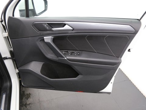 Volkswagen Tiguan 2.0 TDI BlueMotion Tech R-Line DSG Euro 6 (s/s) 5dr 19