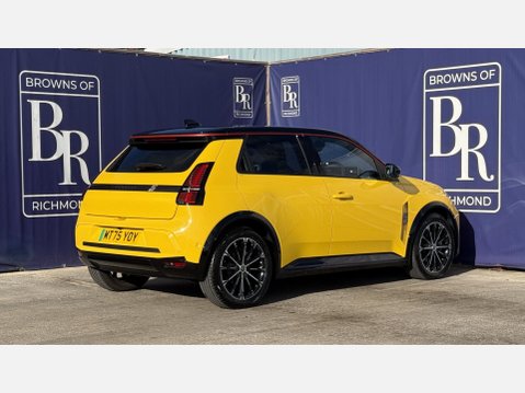 Renault 5 comfort range 52kWh iconic five Hatchback 5dr Electric Auto (150 ps) 4