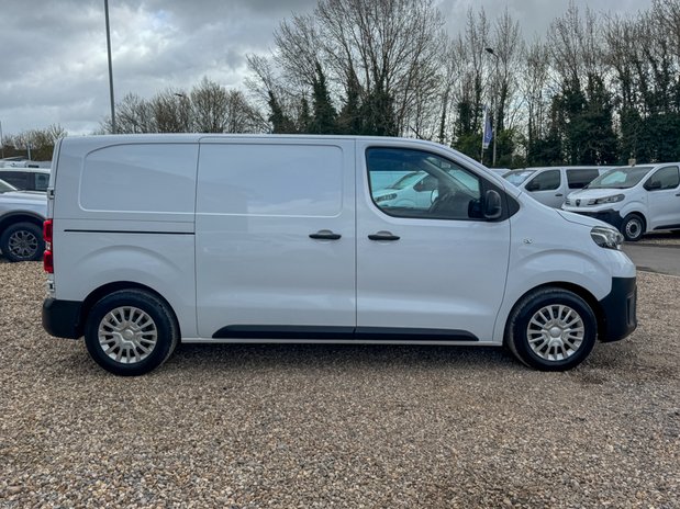 Toyota Proace SWB L1H1 [SOLD CM] Low Roof Icon Air Con Nav Sensors EURO 6 5