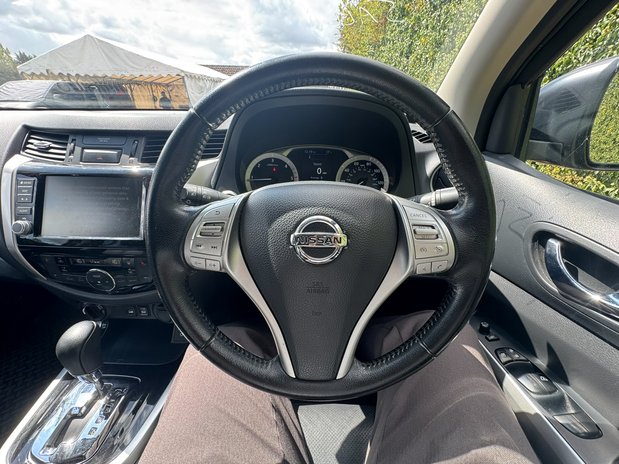 Nissan Navara Tekna | Auto | 2.3 LT | Double Cab | Sensors | Camera | EURO 6 | NO VAT 19