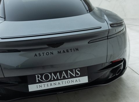 Aston Martin DB12 V8 26