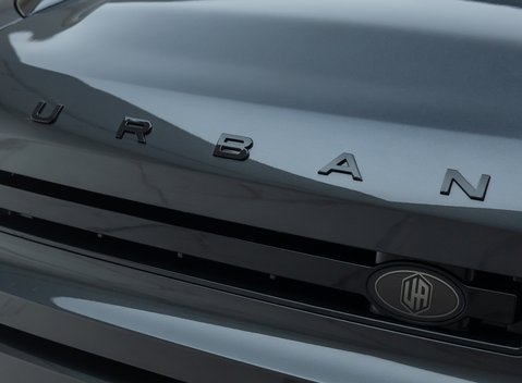 Land Rover Defender 90 V8 P525 URBAN 31