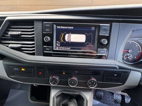 Volkswagen Transporter 2.0 Transporter T28 Highline TDI 23