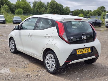 Toyota Aygo 1.0 VVT-i x-play Hatchback 5dr Petrol x-shift Euro 6 (71 ps) 27