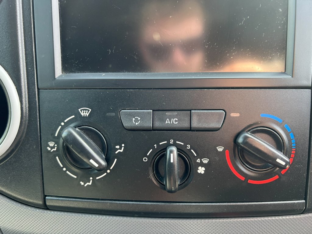 2017 Peugeot PartnerSWB L1H1 Low Roof Professional Air Con EURO 6 NO V — thumbnail 31 of 51