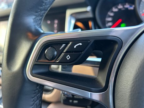 Porsche Macan S PDK 34